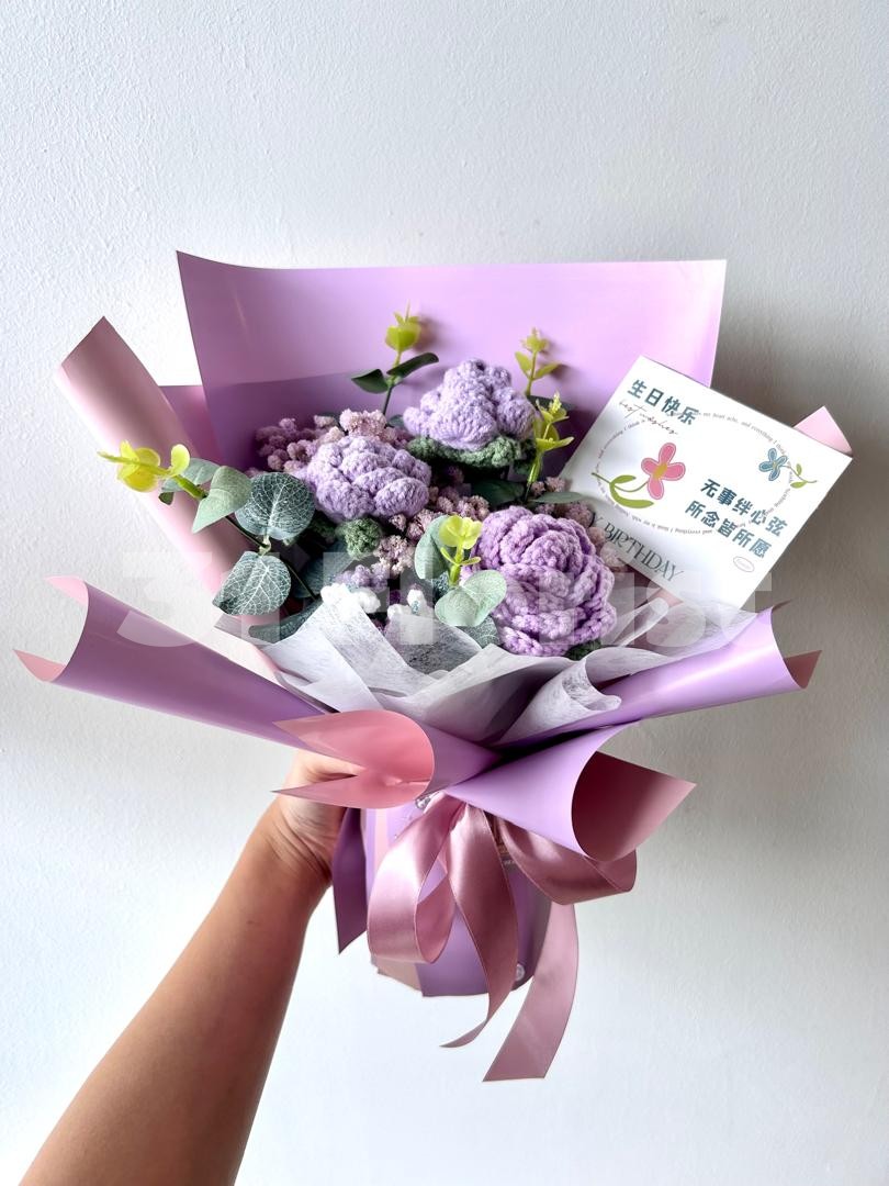 粉色针织渐变玫瑰花束